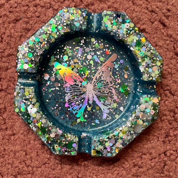 Butterfly Ashtray - Picture 1 of 4
